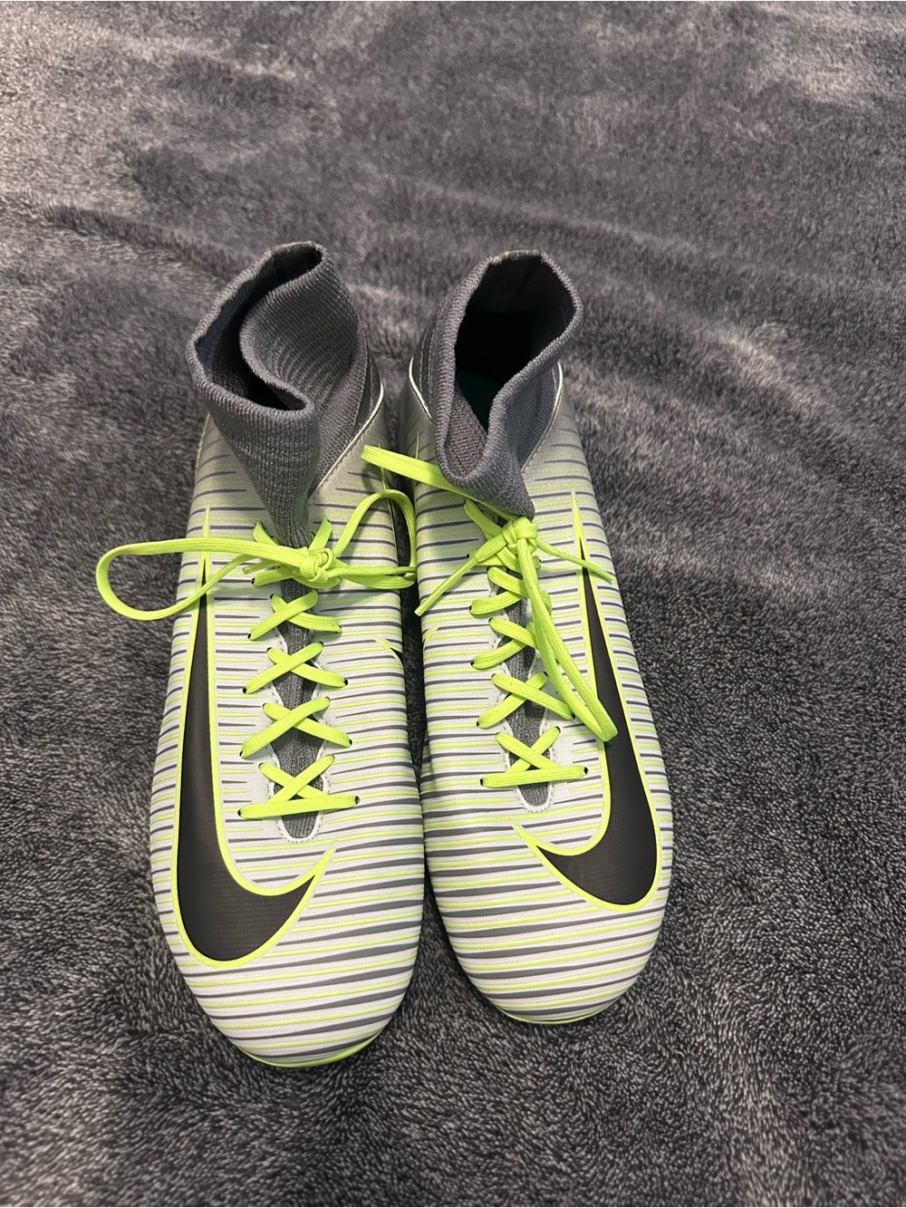 Nike Soccer Shoe Teal Insole with Gray Knit Collar